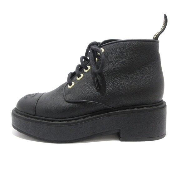 CHANEL Black Leather Women's Boots 637-070125
